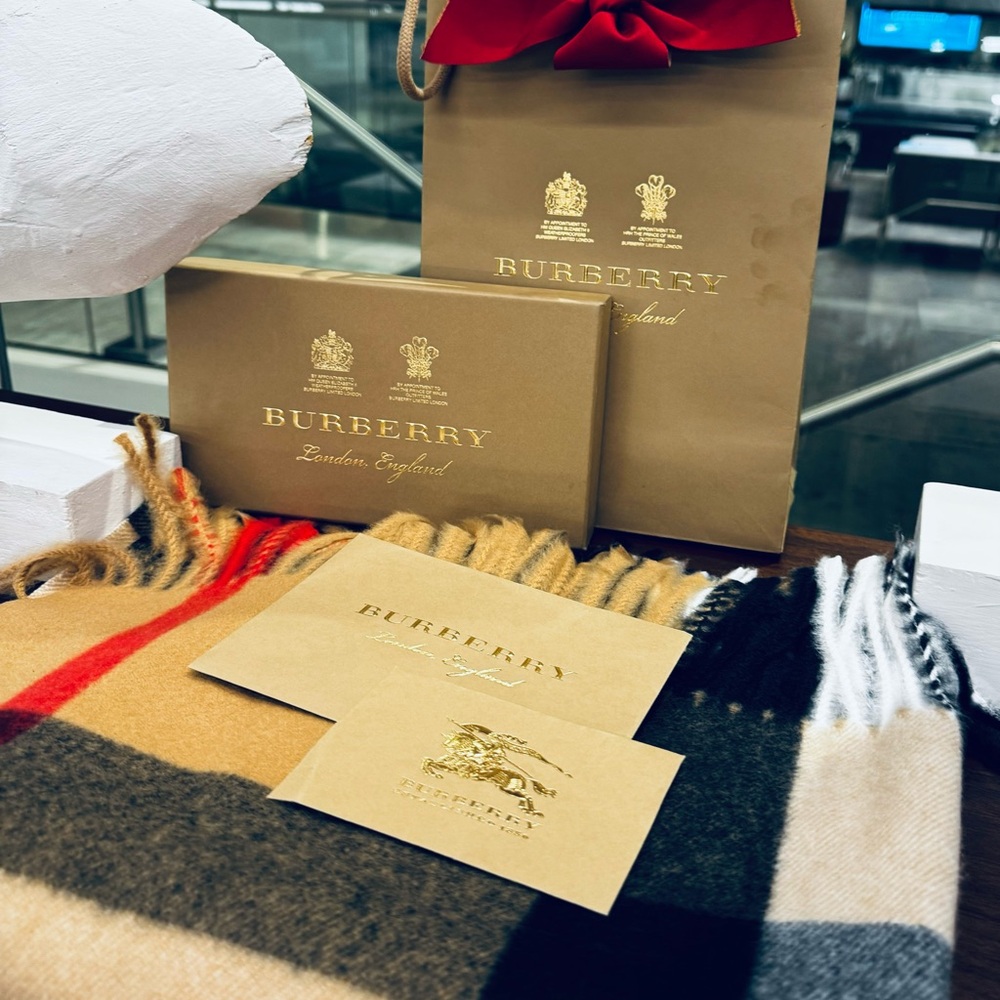 NEW 💕 XL BURBERRY LONDON 2025 Half Mega Giant Check Cashmere Scarf Shawl Wrap - Picture 10 of 13